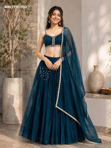 Ensemble Lehenga en Organza de Haute Qualité avec Motif Perlé sur le Côté, Choli Brodé sans Manches et Dupatta – Mode Féminine - Product Image 2