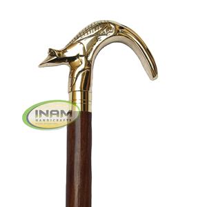 Bastón de madera shisham con incrustaciones de latón para caminar, accesorio de alta calidad con mango de lagarto de diseñador - Product Image 1