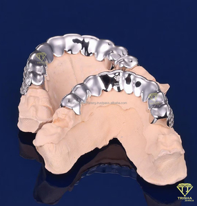 Grillz personnalisés en argent sterling 925 véritable avec diamants Moissanite VVS taille baguette, approuvés par le testeur de diamants - Product Image 4