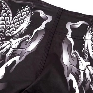 Pantalones Cortos Deportivos MMA Rojos y Negros para Hombre, Sublimados, de Secado Rápido, Corte Regular - Product Image 2