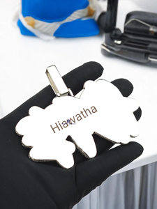 Colgante de Lujo con Nombre en Moissanita Estilo Hip Hop, con Engaste de Diamantes VVS en Corte Baguette, Acabado en Oro Blanco - Product Image 5