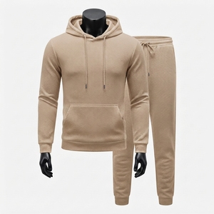 Conjunto Deportivo Personalizado para Hombre, Chaqueta Ligera y Pantalones para Entrenamiento y Actividades al Aire Libre - Product Image 1