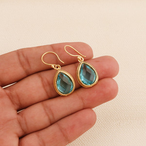 Boucles d'oreilles pendantes en topaze bleue suisse, plaquées or 18 carats, faites à la main, résistantes au ternissement, délicates, bijoux personnalisés, cadeau R - Product Image 1