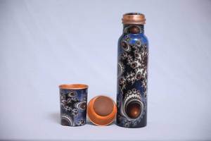 Botella de Agua de Cobre EUROHOME con Diseño Fractal Novedoso, Juego de Taza y Tapa Portátil para Viajes, Ideal para Bodas - Product Image 1