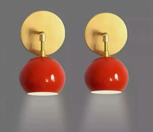 Applique Murale en Laiton Style Mid-Century, Luminaire Sputnik avec Globe en Émail Rouge, Décoration Murale pour Maison et Bureau - Product Image 1