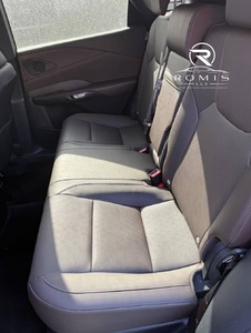 SUV Blanco de Lujo, Vehículo Utilitario Deportivo Nuevo, Vehículo Familiar para Desplazamientos Diarios - Product Image 3