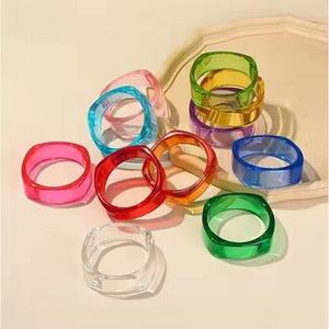 Bagues en résine faites à la main modernes pour femmes – Bijoux élégants pour les fêtes, la plage et le quotidien, artisanat en résine - Product Image 2