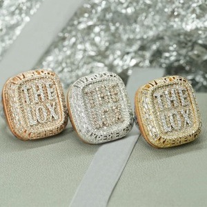 Anillo de Boda de Lujo Personalizado con Corte Brillante Redondo VVS, Anillo de Diamantes Hip Hop Unisex de Plata de Ley 925 con Certificado IGI - Product Image 2