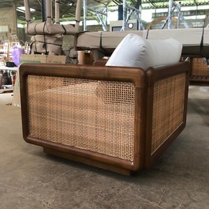 Sillón Moderno de Madera de Teca Maciza de 1 Plaza con Paneles de Ratán Tejidos a Mano y Asiento Acolchado para Sala de Estar de Hotel, Diseño Contemporáneo - Product Image 6