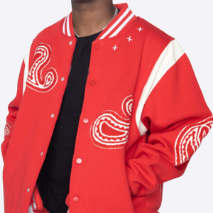 Veste universitaire rouge pour homme avec broderie paisley blanche, style streetwear, coupe classique, pour l'automne - Product Image 3