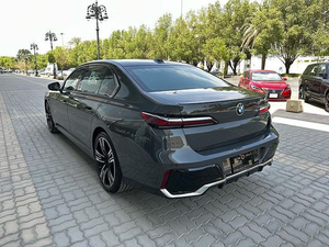 BMW Série 7 M Sport Pro 2025 d'occasion, très propre, à vendre - Product Image 3