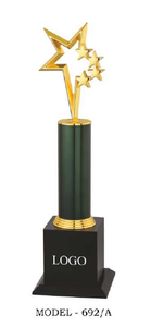 Trofeo Estrella con Estrellas Bañadas en Oro y Columna Verde Modelo 692 A B C Base Duradera con Logotipo Grabado para Deportes y Juegos - Product Image 5