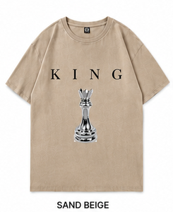เสื้อยืดคอกลมแขนสั้นทรงปกติสำหรับผู้ชาย รุ่น King Chess Piece ผ้าเจอร์ซีย์ลำลอง 100% ผ้าฝ้าย สีเทาล้วน - Product Image 4
