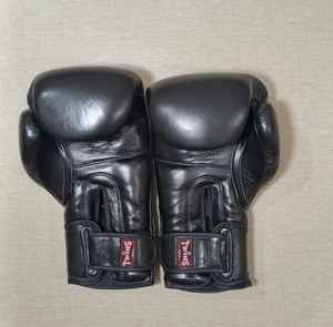 Guantes de Boxeo Negros Dobles de Alta Calidad con Logotipo Personalizado, para Entrenamiento y Combate, Antideslizantes, de Cuero Sintético que Absorbe la Humedad, MS-BG-494 - Product Image 2