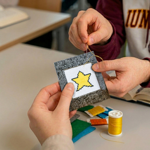 Stylish Embroidery Kit Compact Cross Stitch Card Holder Kit with Durable Felt Fabric and Threads - Product Image 4