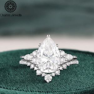 Bague de fiançailles classique pour femme en argent plaqué or rose avec moissanite taille coussin, sertie de griffes, certifiée IGI 3, de Charm Jewells - Product Image 3