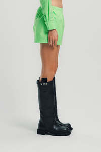 Shorts rayés vert vif pour femme, taille haute élastique, légers et confortables, style streetwear, fabriqués au Pakistan à bas prix - Product Image 4