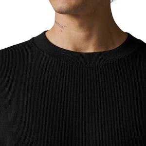 T-shirt à manches longues en coton noir gaufré pour homme avec emblème imprimé, col rond, style décontracté streetwear, haut tendance - Product Image 3