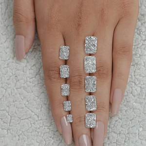 Bague solitaire en diamant radiant cultivé en laboratoire, 1 à 5 carats, clarté VVS, bijoux de fiançailles personnalisés - Product Image 2