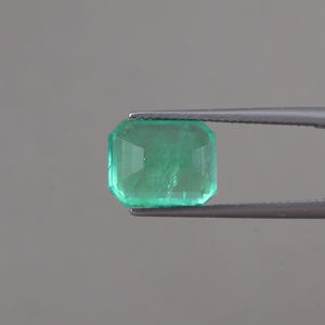 Esmeralda Natural Certificada por Terceros, Venta al Por Mayor, Gema Suelta de 5.93 Quilates, Corte Esmeralda 11.5x10.5mm, Verde Claro Premium - Product Image 3