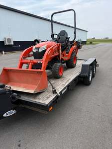 Tractor Compacto Kubota BX23S 4x4 con Cargador Frontal y Retroexcavadora para Proyectos de Jardinería, Pequeñas Granjas y Trabajos de Mejora de Terrenos - Product Image 2