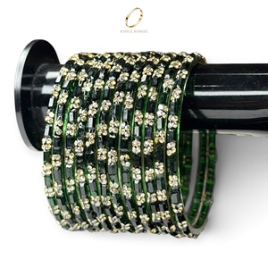 Bracelets en verre vert foncé de style cachemire, ornés de pierres plaquées or décoratives, pour femmes, à porter en soirée, vente en gros - Product Image 1