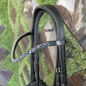 Brida de Doma de Cuero Negro de Lujo con Patente de Serpiente Azul Grabada, Diadema de Cristal Azul, Acolchado Ultra Suave, Equipo Ecuestre - Product Image 3