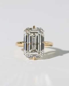 แหวนเพชรทรงเอเมอรัลด์ 9.25 กะรัต เพชรเลี้ยงในห้องปฏิบัติการ ทองคำขาว 14K แหวนหมั้นแบบ 4 กรงเล็บ วงแหวนขนาด 2 มม. ของขวัญสุดหรู - Product Image 4