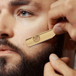 Navaja de Afeitar Recta de Acero Inoxidable Color Dorado Premium con Logotipo Personalizado para Afeitado Profesional - Product Image 3