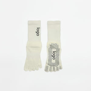 Chaussettes de Pilates pour femmes JZVINA à 5 doigts, antidérapantes, anti-ampoules, évacuant l'humidité, en coton, fabriquées au Vietnam, vente en gros - Product Image 4