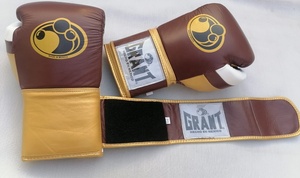 Gants de boxe en cuir de vache entièrement personnalisés, couleur or métallique, chocolat, rouge et blanc - Product Image 3