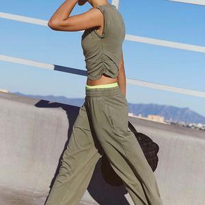 Conjunto Deportivo para Mujer, Top Corto sin Mangas con Cuello Redondo, Transpirable, de Algodón Tejido, Color Sólido, Pantalones Harem Holgados - Product Image 4