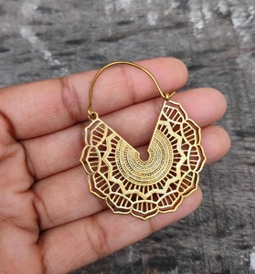 Boucles d'oreilles en laiton à faible MOQ, finition premium, commande personnalisée, vente en gros directe usine - Product Image 2