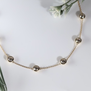 Collier en or jaune avec diamants de laboratoire taille ronde, sertis clos classiques, chaîne à maillons par la yardée, bijoux fins pour femme - Product Image 3