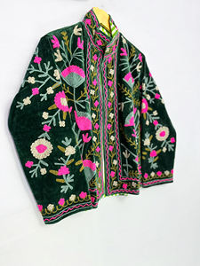 Veste en velours brodée personnalisée pour femmes avec poches |   Vêtements d'extérieur de qualité supérieure en gros - Product Image 4