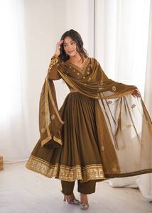 Ensemble de robe Anarkali pour femmes indiennes et pakistanaises, brodée et ornée de sequins, couleur marron doré, avec dupatta, longueur au sol, tenue ethnique traditionnelle - Product Image 2