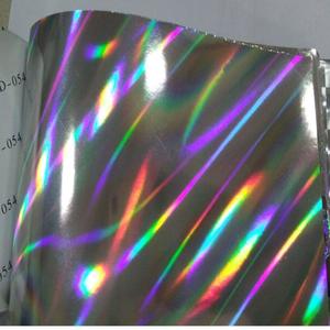ฟิล์มบรรจุภัณฑ์ใสแบบ 3 มิติ BOPP CPP PET ฟิล์มเมทัลไลซ์แบบม้วนจัมโบ้ ฟิล์มโฮโลแกรมโพลีเอสเตอร์แบบไดคัท 100 เมตร กันน้ำ - Product Image 4