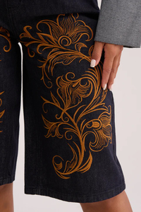 Shorts pour hommes en denim brodé style gothique, taille haute, motif floral, fermeture boutonnée, 100% coton, séchage rapide, pour la gym et la course à pied - Product Image 4
