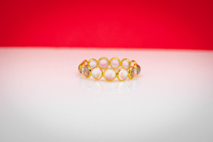 Anillo de Eternidad de Piedra Lunar Arcoíris Natural en Oro Amarillo Sólido de 18K con Cabujón Redondo y Engaste de Bisel, Piedra de Nacimiento de Junio - Product Image 1