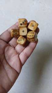 Dés de jeu artisanaux en os, dés longs pour jeux de société à prix de gros - Product Image 5