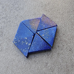 Cabochon en Lapis Lazuli Naturel Forme Triangulaire, Pierre Précieuse Calibrée à Dos Plat, pour la Fabrication de Bijoux - Product Image 2