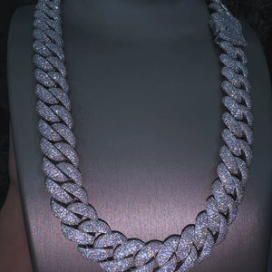 Collier chaîne cubaine glacée noir et argent avec moissanite VVS certifiée IGI, sertie à griffes, tendance, best-seller, style hip-hop, bling, luxe - Product Image 1