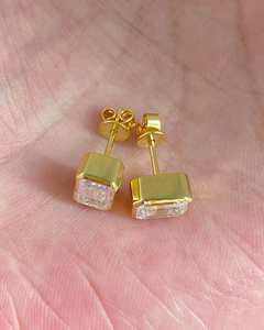 Pendientes de Moissanita con Corte Esmeralda y Engaste de Bisel, Oro Amarillo de 14K, Forma Rectangular Clásica, Regalo de Aniversario para Ella, Joyería Personalizada - Product Image 5