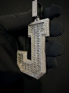 Colgante de letra de plata de ley 925 con diamantes talla baguette, estilo hip hop, de lujo, para uso diario unisex y personalizado. - Product Image 6