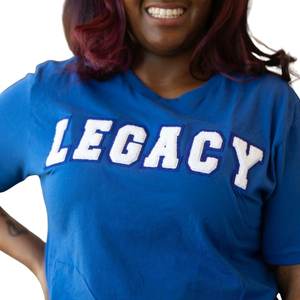 T-shirt en chenille bleu royal pour femme, motif lettres grecques Zeta Phi Beta, style décontracté streetwear, en coton premium - Product Image 3