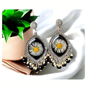 Pendientes de Resina Epoxi con Flores Secas Hechas a Mano, Modernos, Plateados, con Cuentas Verdes Florales, Estilo Boho, Joyería Cristiana para Mujer - Product Image 1