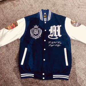 Chaqueta universitaria azul y blanca para hombre, estilo Letterman, tipo bomber, con mangas de patchwork y botones. - Product Image 1