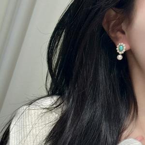 Boucles d'oreilles tournesol turquoise avec petites perles d'imitation presque rondes de 7-8 mm, bijoux de haute qualité - Product Image 4