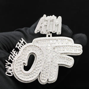 Colgante Vanguardista de Aleación Chapado en Oro con Diamantes Escarchados Estilo Hip Hop Bling - Product Image 3