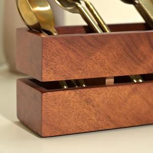 Porte-couverts en bois de qualité supérieure avec compartiments pour cuillères, fourchettes, couteaux, organisation du comptoir de cuisine, disponible à la vente - Product Image 4